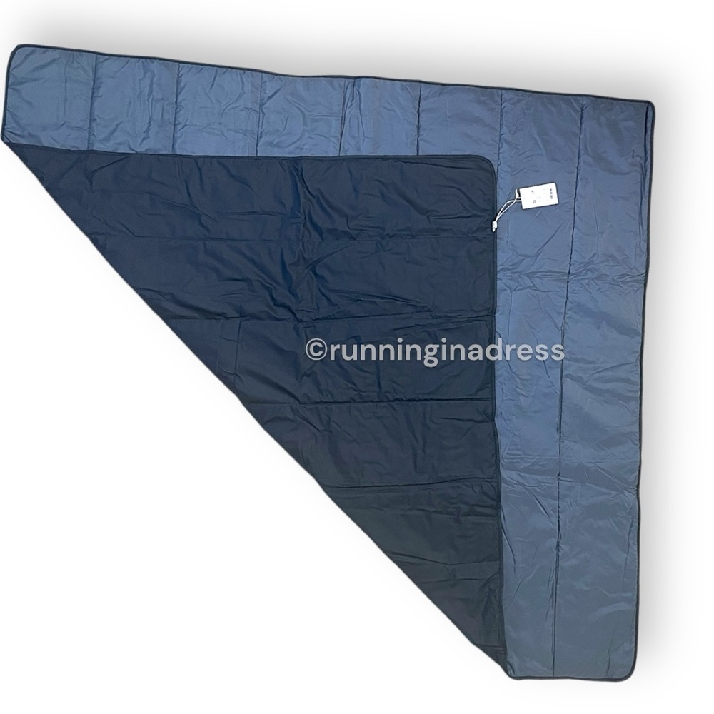 NWT Rains Waterproof Trail Blanket With Pack Carry & Store System In Navy - Picture 9 of 15
